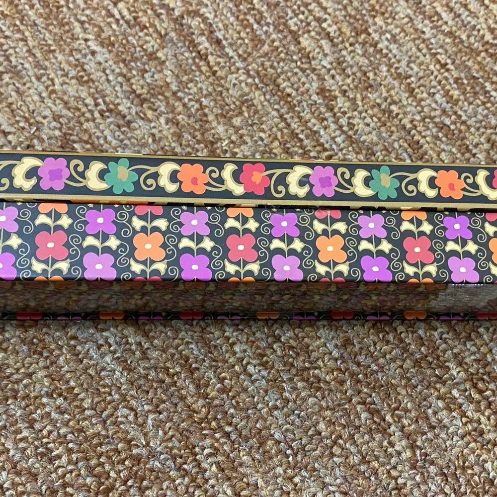 Vera Bradley Pencils and Pencil Sharpener. New in Box. - Picture 7 of 11